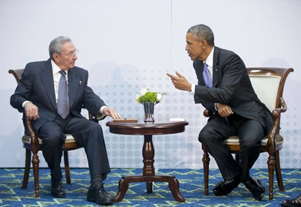 Tổng thống Mỹ Obama trong cuộc hội đàm lịch sử với Chủ tịch Cuba Raul castro.